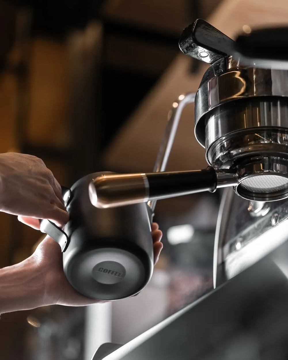 Espresso machine with Pesado milk jug