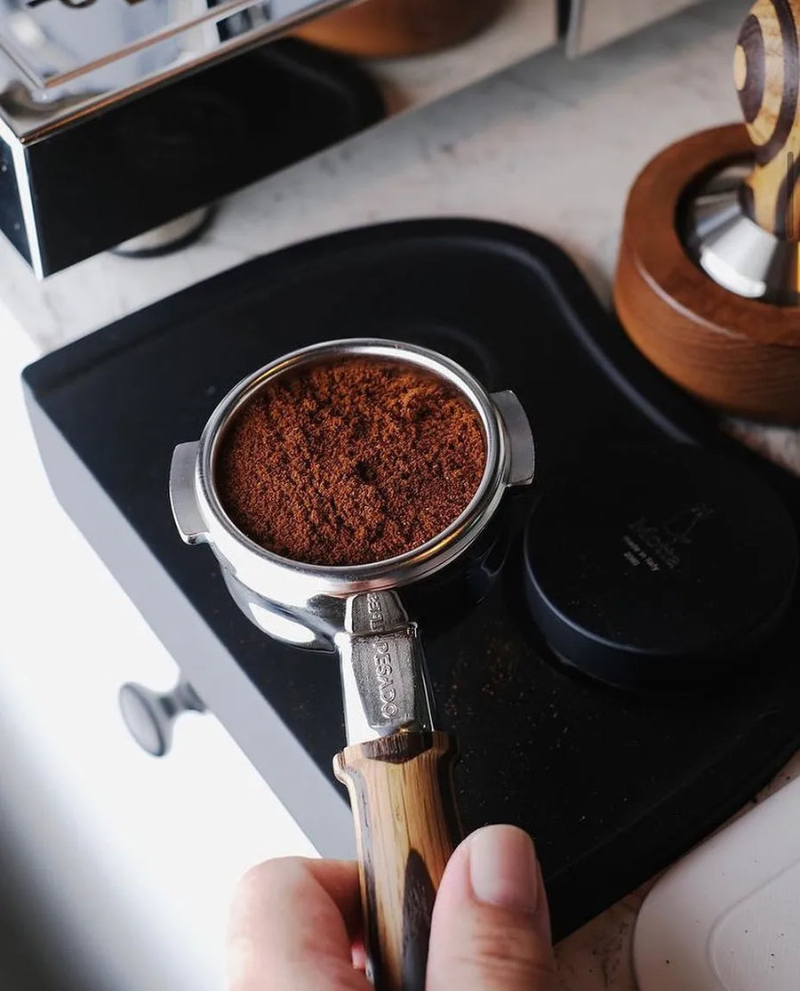 Freshly ground coffee in a Pesado portafilter